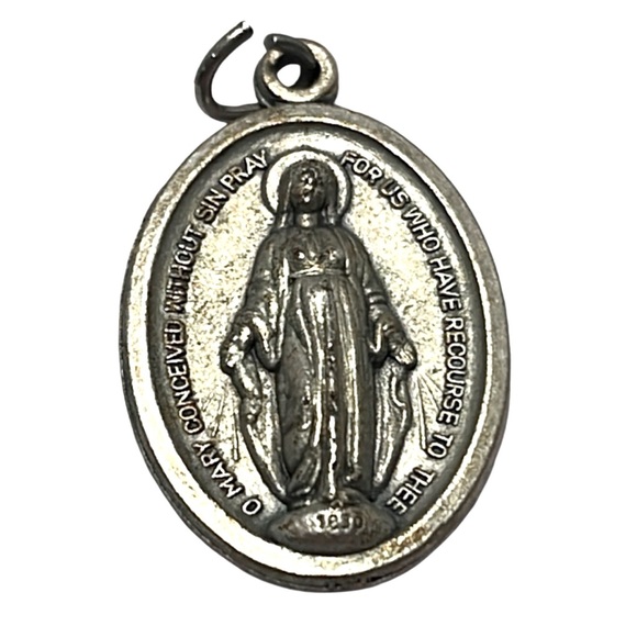 Vintage Religious St Mary Medal Pre owned - Picture 1 of 3